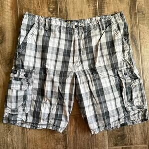 LEE Men's Legendary Wyoming Plaid Cargo‎ Shorts, Gray Black, 42